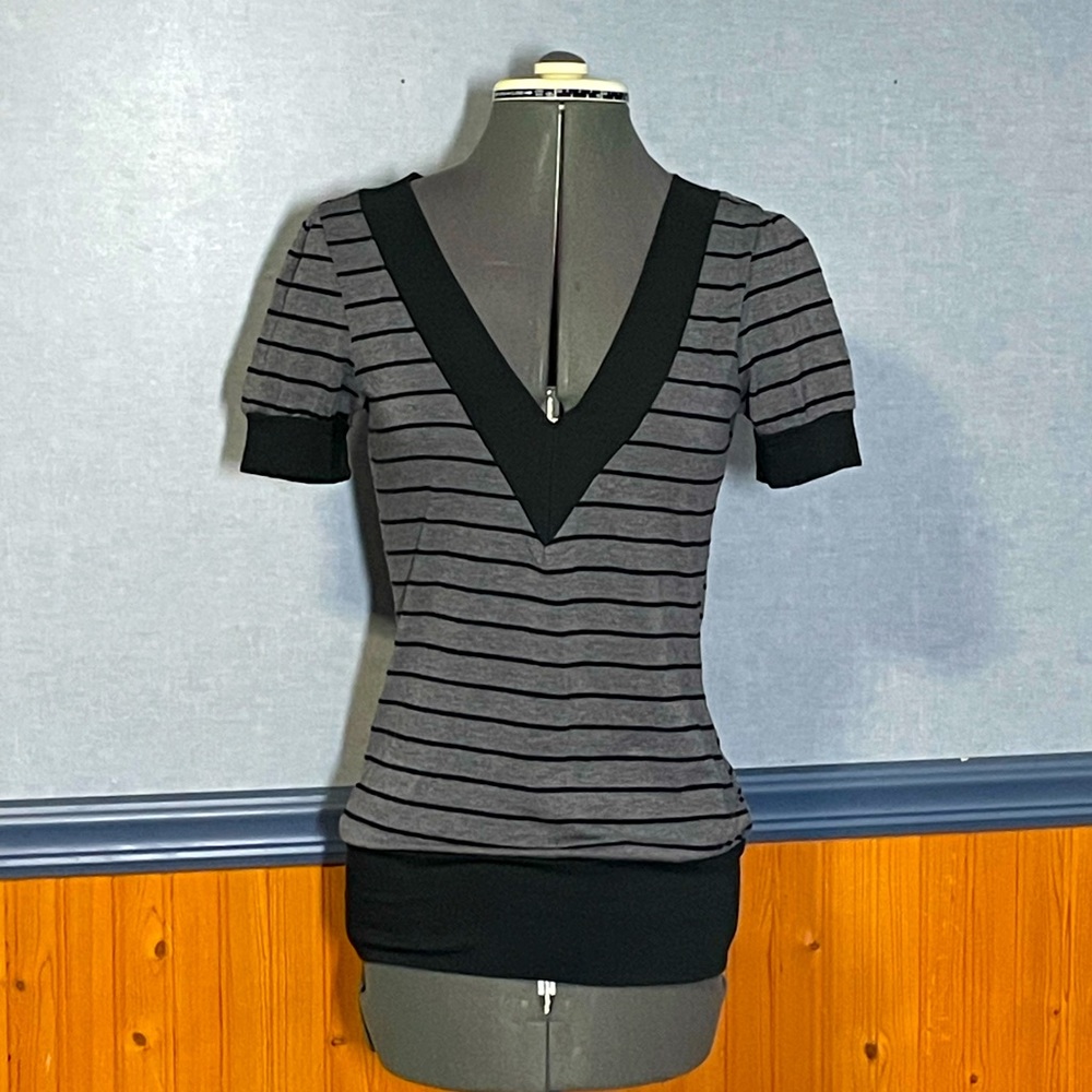 🔥3 for $15 Sale- Charlotte Russe V-neck tee